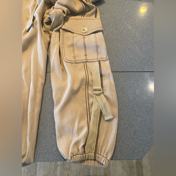 BEBE Cropped Silk Blend Cargo Style Pants in Sand .. SIZE 0 (XS) - Picture 8 of 14